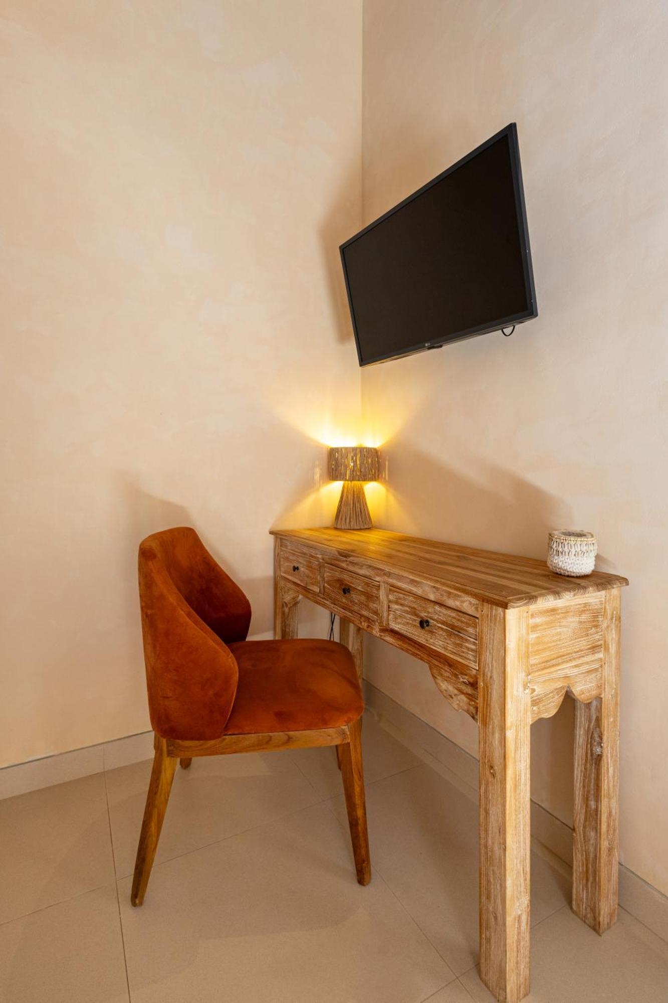 The Pink Joglo, A Cheerful 3Bdr Villa W/Pool And Rice-Field View. Dalung  Eksteriør bilde